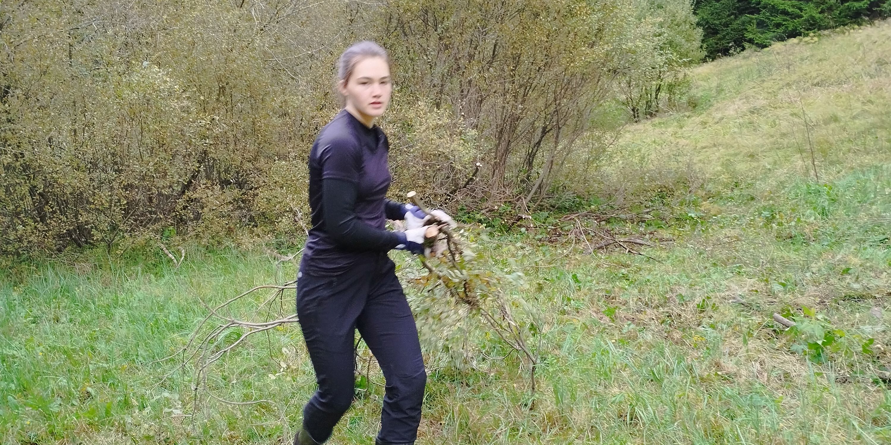 Úklid vrbových větví a klestu. foto: Barbora Šťásková