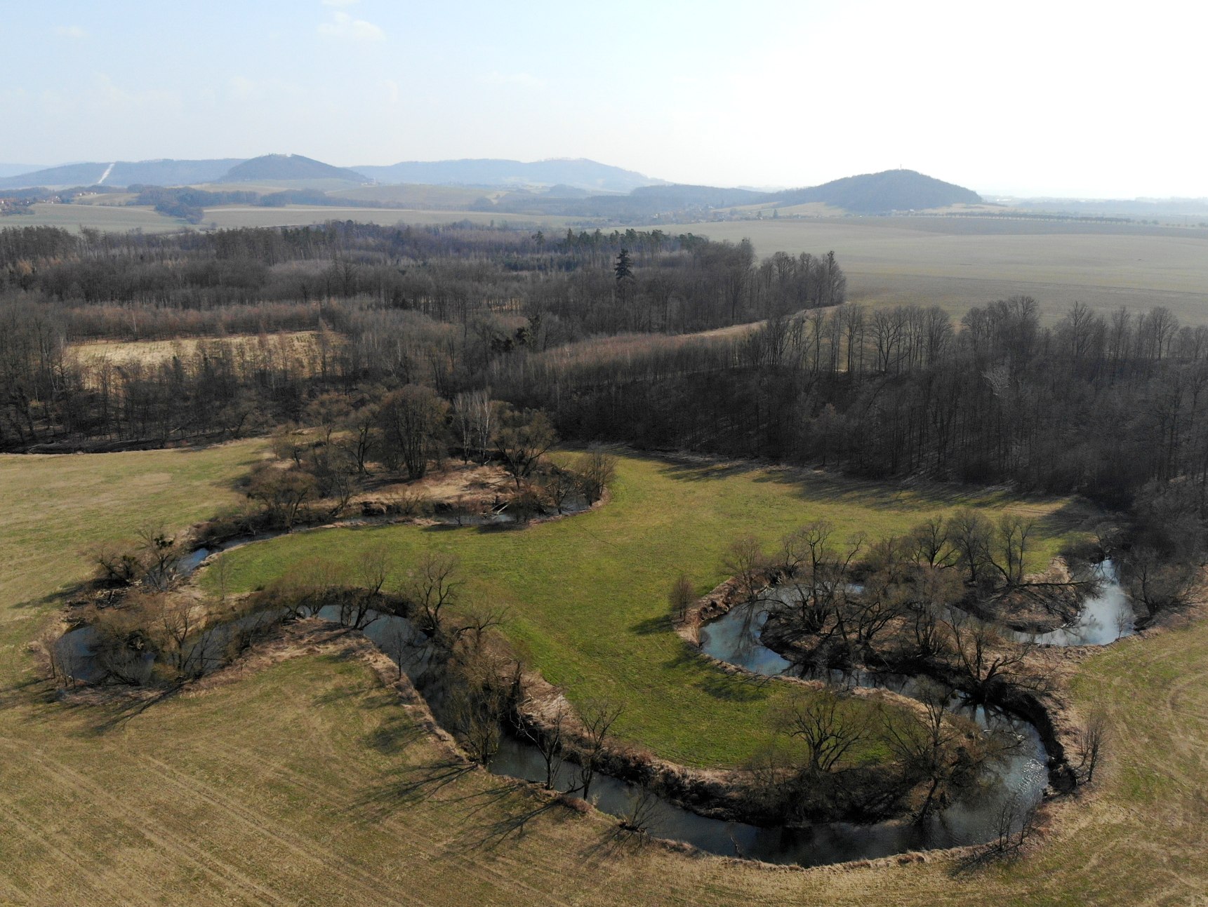 meandrující Odra u Jeseníku a Bernartic