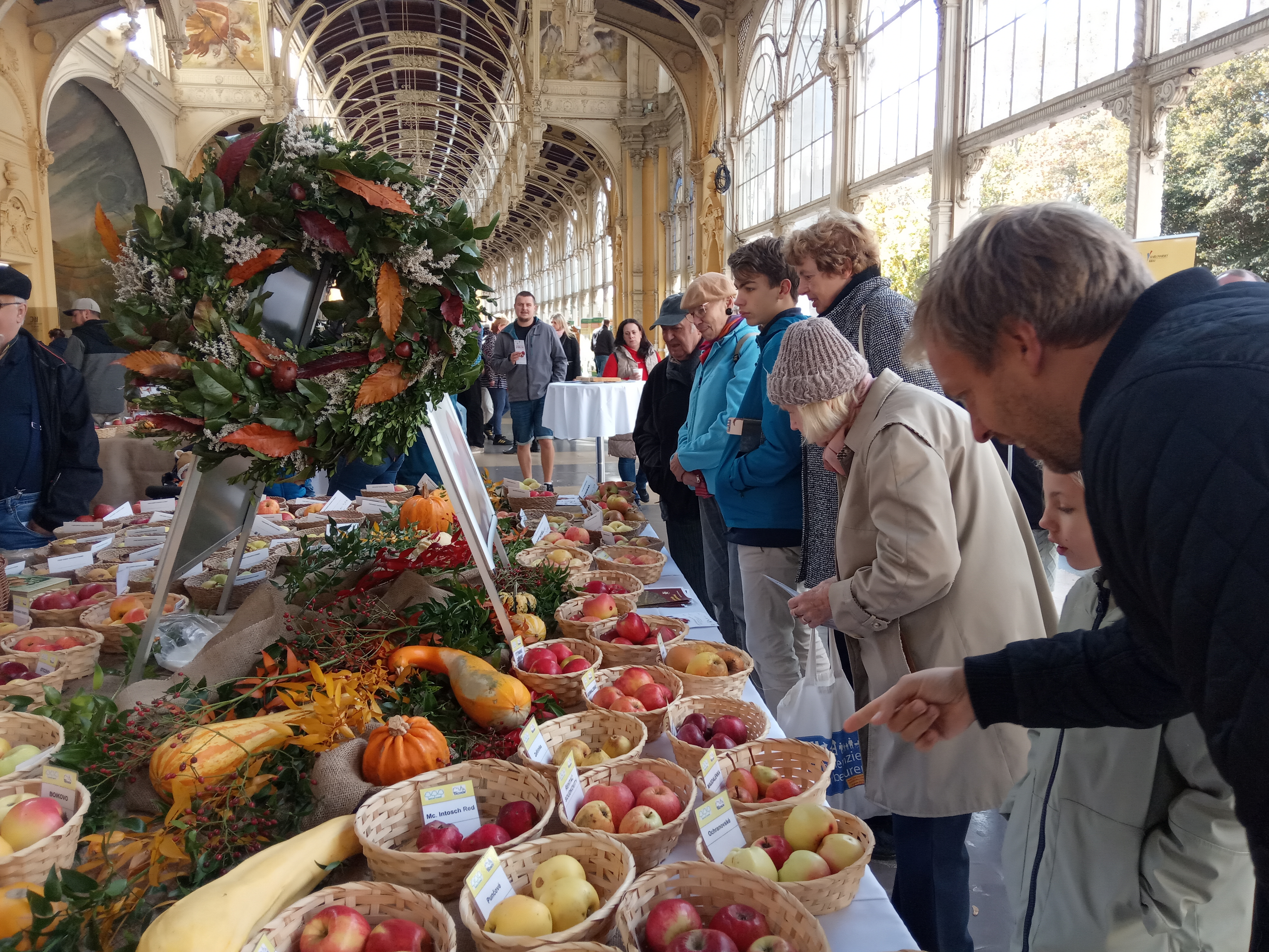 Lázeňský festival jablek na kolonádě v Mariánských Lázních