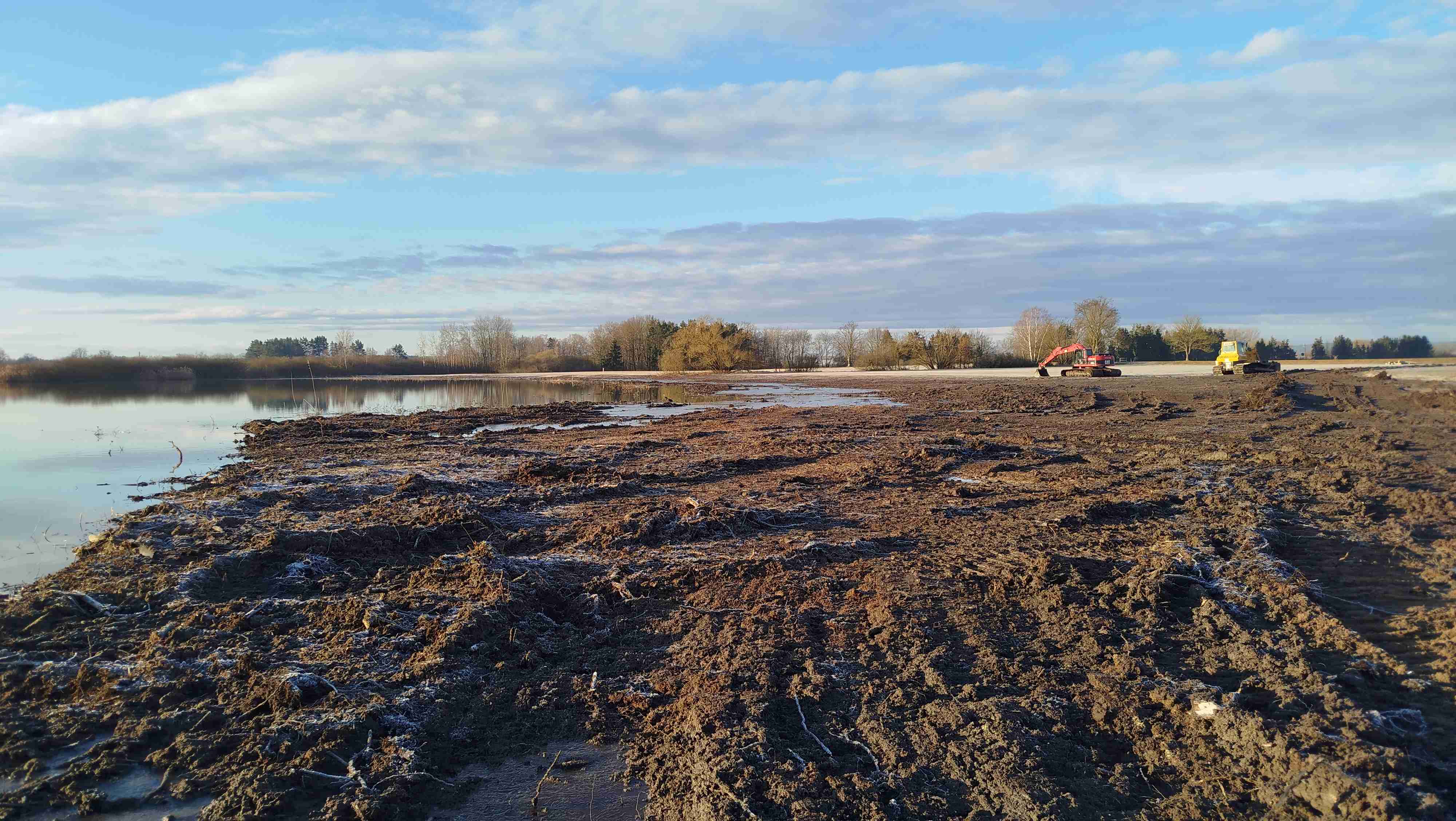 (Z. Neudertová): Úprava břehu Bošileckého rybníka.